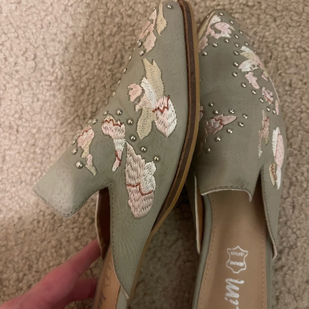 Mi.iM Women's Green Floral Embroidered Flats - Picture 3 of 5